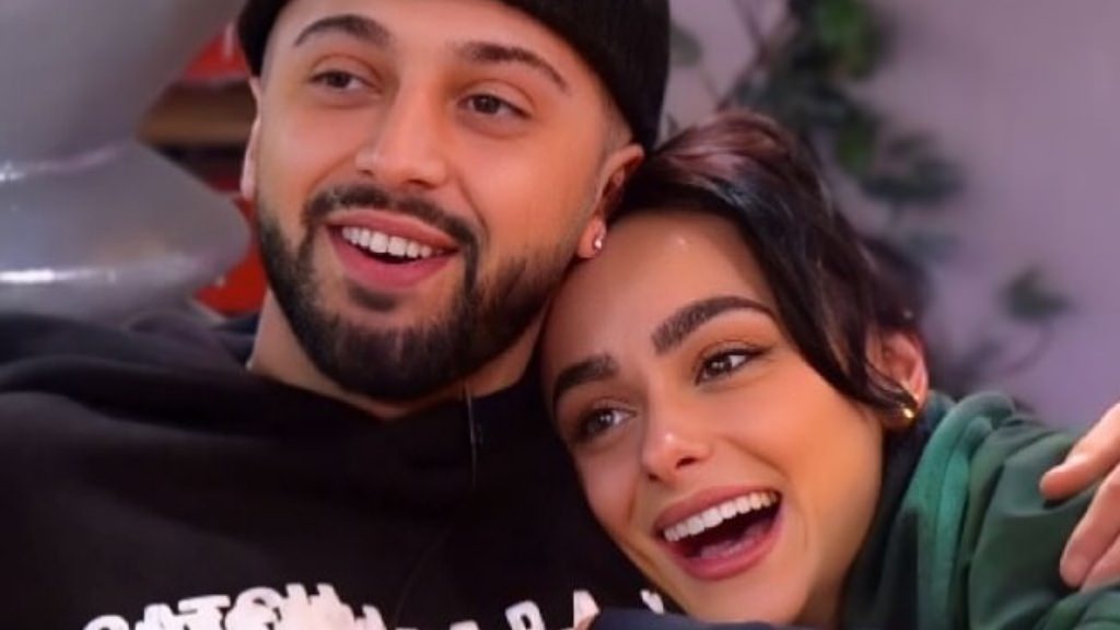 Video/ Egli Tako në gjendje të rëndë emocionale në ceremoninë mortore