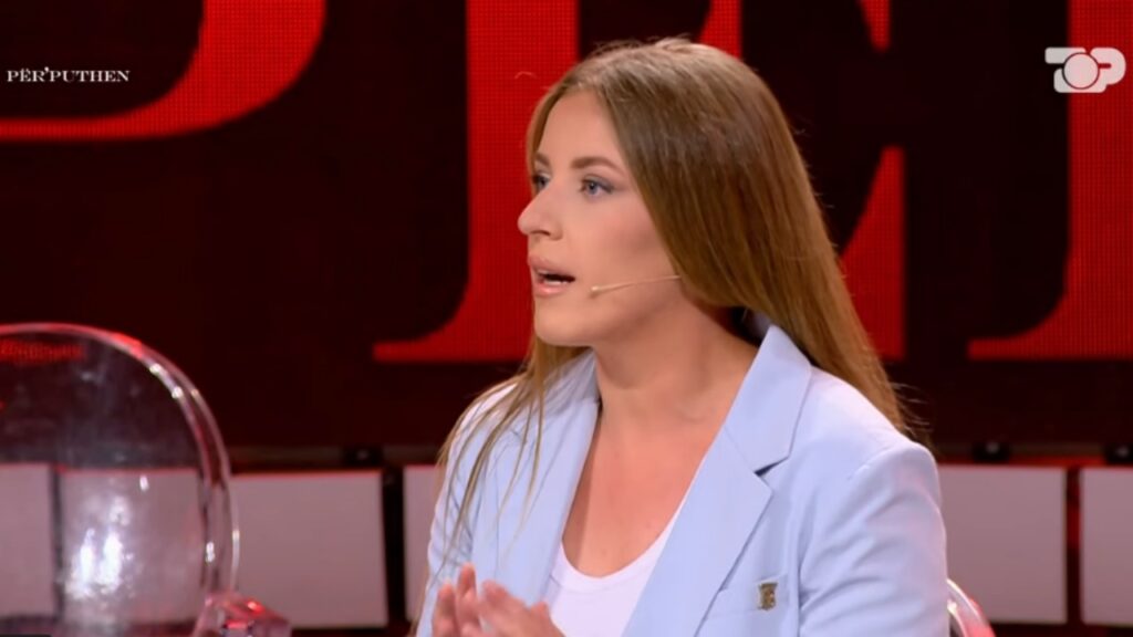 “Nëse këta të 12 janë burra…”/ 26-vjeçarja në “Për’puthen” që ‘trembi” djemtë: Kam burrëri…