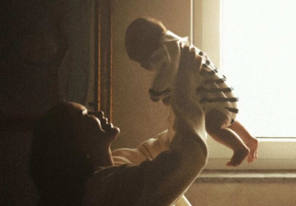 Dafina Zeqiri i jep fund dilemës se kujt i ngjan djali i saj