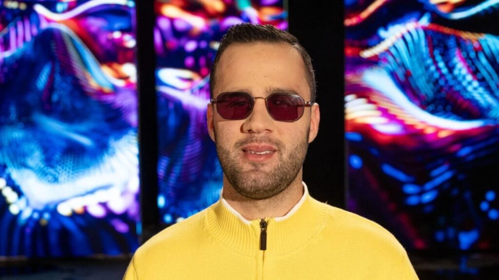 Stenaldo bëhet pjesë e lojës, banorët përloten nga historia e tij