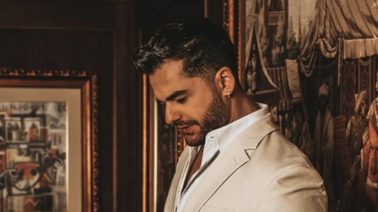 “E mor Shpat vllai”, Bes Kallaku kujton këngëtarin e ndjerë me këtë VIDEO