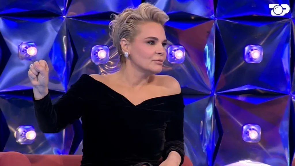 Dikur u zotua se do të bënte padi ndaj Top Channel, sot Monika Kryemadhi opinioniste në BBV: “Politika nuk na lejon të jemi vetvetja…”