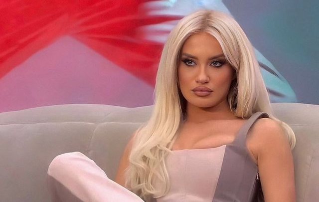 “Rrihni burrat, ju mbështes unë..”// Dea Mishel i bën “thirrje” grave